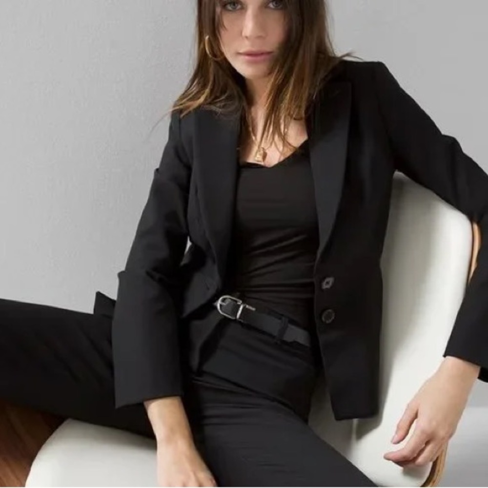 Elegant Black Women's Blazer